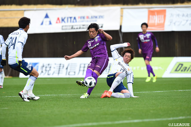 大竹 隆人がシュートを放ち、藤枝が同点に追いつく【明治安田Ｊ３ 第3節 藤枝vs北九州】