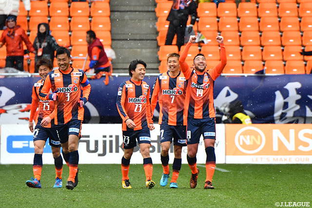 三上 陽輔のクロスがそのまま相手ゴールに吸い込まれ、長野が先制！【明治安田Ｊ３ 第3節 長野vsF東23】