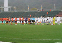 大粒の雨が降る中での試合は勝点1を分け合う結果となった【明治安田Ｊ２ 第5節 山口vs金沢】