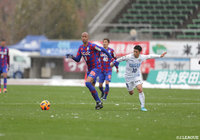 ジネイ(甲府)は2試合連続となるゴールを狙うが、決めきることができなかった【明治安田J2 第5節 甲府vs徳島】