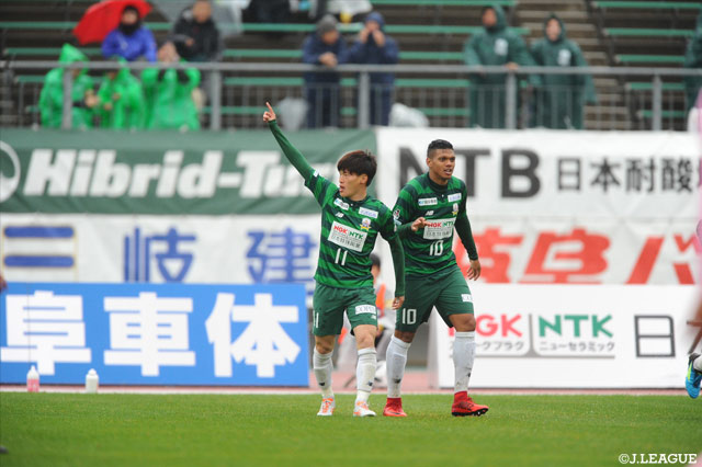 古橋 亨梧（#11）がダイレクトでシュートを放ち、岐阜が同点に追い付く【明治安田Ｊ２ 第5節 岐阜vs栃木】