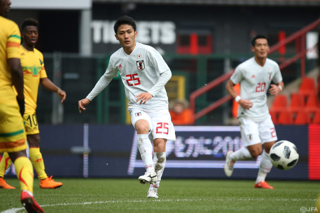 先発出場の大島 僚太（川崎Ｆ）は足を痛め、34分でピッチを去ることになった【国際親善試合：日本vsマリ】