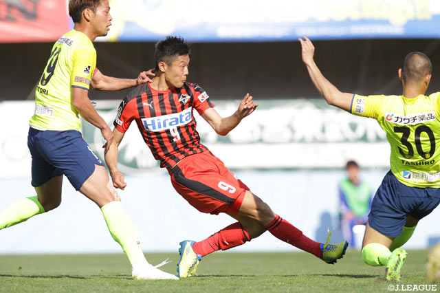 1点ビハインドとなった熊本は安 柄俊らが果敢にゴールを狙った【明治安田Ｊ２ 第6節 栃木vs熊本】