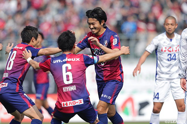 上田 康太のFKを後藤 圭太が豪快に頭で合わせ、ホームの岡山が先制点を獲得【明治安田Ｊ２ 第6節 岡山vs甲府】
