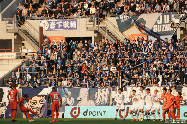 大前 元紀の鮮やかなFKが決まり、大宮が追加点を挙げる【明治安田Ｊ２ 第6節 大宮vs福岡】