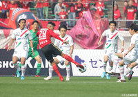 2戦連発を狙い果敢にシュートを放つマラニョン（金沢）【明治安田Ｊ２ 第6節 金沢vs町田】