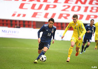 後半途中から出場した小林 悠（川崎Ｆ）。ドリブル突破を計る【キリンチャレンジカップ 2018 in EUROPE 日本vsウクライナ】