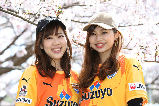 満開の桜の前で記念撮影！帽子が似合ってます【明治安田Ｊ１ 第5節 清水vs横浜FM】