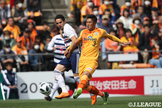 横浜FMのウーゴ　ヴィエイラと清水のファン　ソッコが前線で激しくマッチアップ【明治安田Ｊ１ 第5節 清水vs横浜FM】