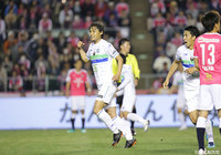 クロスを左足で冷静に合わせ貴重な同点ゴールを挙げた岡本 拓也（湘南）【明治安田Ｊ１ 第5節 Ｃ大阪vs湘南】