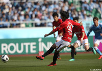 試合開始早々PKで得点を挙げる興梠 慎三（浦和）【明治安田Ｊ１ 第5節 磐田vs浦和】