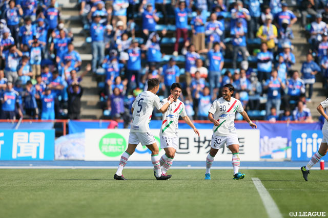 6分に中村 祐也がヘディングを決めアウェーの町田が先制する【明治安田Ｊ２ 第7節 水戸vs町田】