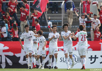 アウェイの地で4得点を挙げ、喜ぶ金沢の選手たち【明治安田J2 第7節 横浜FCvs金沢】