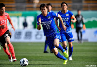 山﨑 凌吾（徳島）は果敢にシュートを放つなど奮闘したが得点は奪えなかった【明治安田Ｊ２ 第7節 徳島vs東京Ｖ】