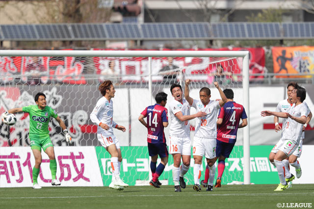 先制点を挙げた河原 和寿（愛媛）の渾身のガッツポーズ！【明治安田Ｊ２ 第7節 岡山vs愛媛】