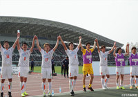 首位岡山から勝ち点3を奪った愛媛イレブン。アウェイの地でサポーターと喜びを分かち合った【明治安田Ｊ２ 第7節 岡山vs愛媛】