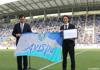 試合終了後には、坂田 大輔の引退セレモニーが行われサポーターへ感謝を伝えた【明治安田J2 第7節 福岡vs栃木】