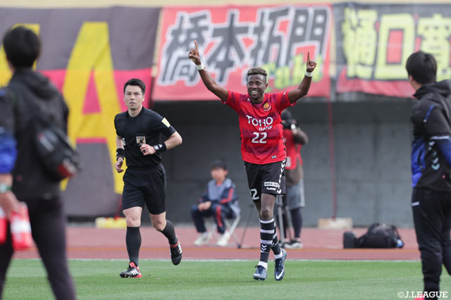 2点目を決めたニウド（福島）は今季3得点。チームの貴重な得点源だ【明治安田Ｊ３ 第5節 福島vs琉球】