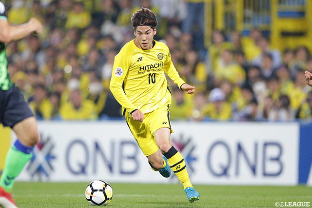 ドリブルで持ち上がる江坂 任（柏）。【ACL GS MD5 柏vs全北現代】