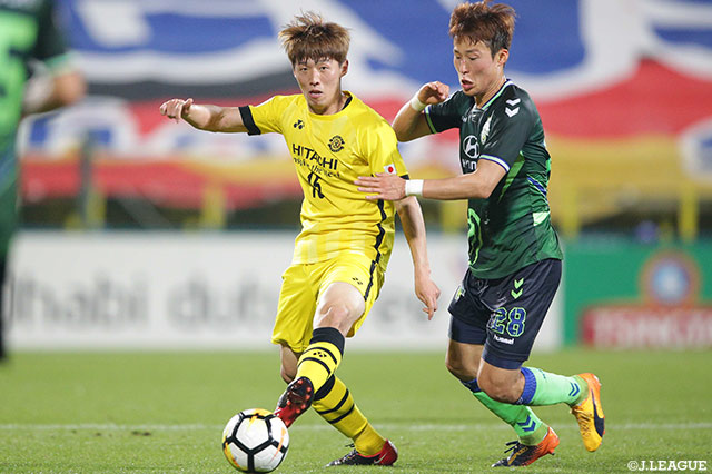 ボールをキープし好機を伺うキム ボギョン。古巣との対戦となった【ACL GS MD5 柏vs全北現代】