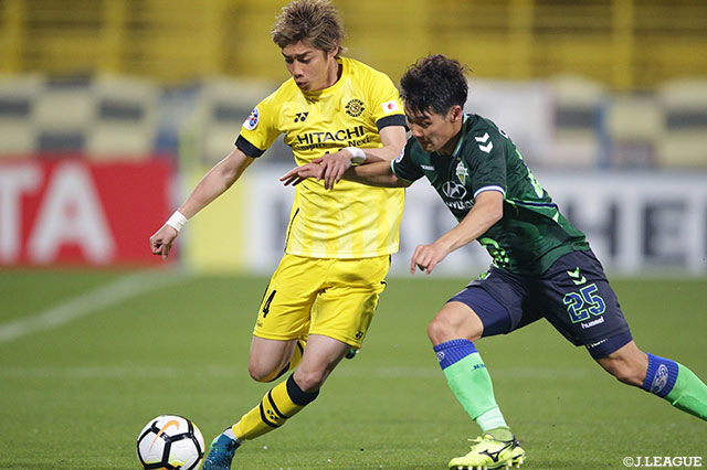 右サイドで1対1を展開する伊東 純也（柏）。リーグ戦に続きゴールなるか【ACL GS MD5 柏vs全北現代】