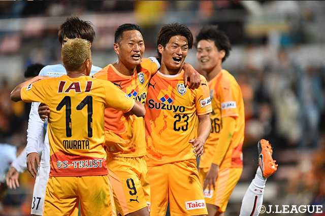 同点ゴールを奪った北川　航也を祝福する清水の選手たち【ルヴァンカップGS 第3節 清水vs札幌】