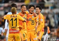 同点ゴールを奪った北川　航也を祝福する清水の選手たち【ルヴァンカップGS 第3節 清水vs札幌】