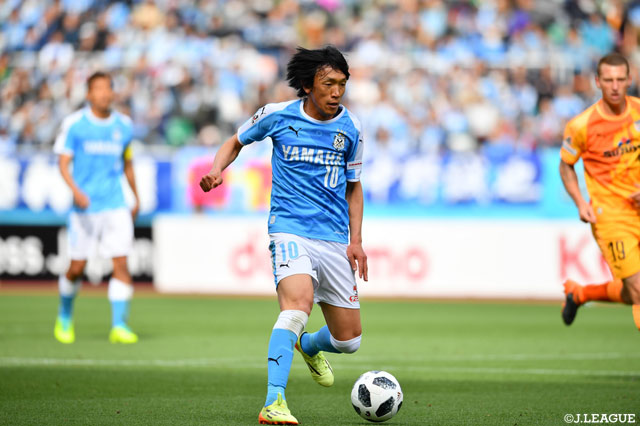 スタメンに復帰した中村 俊輔（磐田）は、果敢に攻める姿勢を見せるもゴールならず【明治安田Ｊ１ 第6節 磐田vs清水】