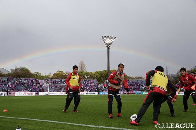 雨上がりのピッチには美しい虹がかかる【明治安田Ｊ２ 第8節 京都vs大分】