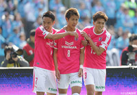 こぼれ球を冷静に流し込み、先制点を挙げた柿谷 曜一朗（中央）【明治安田Ｊ１ 第6節 Ｃ大阪vs鳥栖】