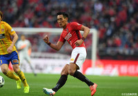 体を張った守備で仙台の攻撃を防いだ槙野 智章（浦和）【明治安田Ｊ１ 第6節 浦和vs仙台】