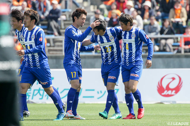 北川 柊斗の強烈なシュートが決まり、アウェイの山形が試合開始早々に先制点をゲット！【明治安田Ｊ２ 第8節 愛媛vs山形】