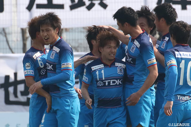 久富 賢（秋田/#11）がヘディングシュートを決め、アウェイの秋田が先手を奪った【明治安田Ｊ３ 第6節 盛岡vs秋田】