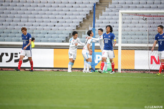 家長 昭博が放ったシュートがGKに当たりラッキーな形で川崎Ｆが先制した【明治安田Ｊ１ 第6節 横浜FMvs川崎Ｆ】