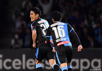 後方からのロングボールを収めた知念 慶（川崎Ｆ）がGKをかわしシュート！これが決まり川崎Ｆが先制に成功！【明治安田Ｊ１ 第7節 川崎ＦvsＣ大阪】