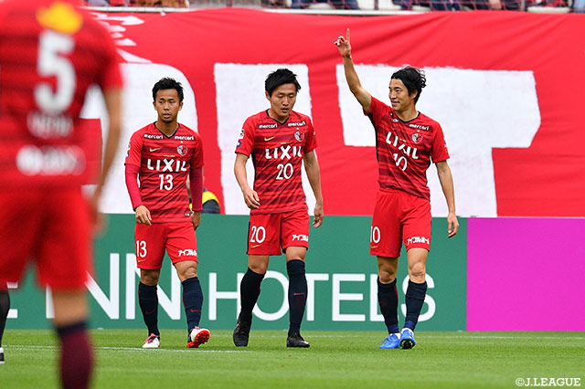 前半10分、左からの折り返しに金崎 夢生（#10）が合わせて鹿島が先制！【明治安田Ｊ１ 第8節 鹿島vs名古屋】