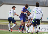 得点が期待された原 大智（Ｆ東23）だが、北九州の激しいマークに遭い不発に終わった【明治安田Ｊ３ 第7節 F東23vs北九州】