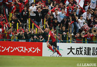 終盤に生まれた都倉　賢の勝ち越しゴールにより、札幌サポーターのボルテージは最高潮に！【明治安田Ｊ１ 第8節 柏vs札幌】