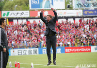 劇的な決勝ゴールにペトロヴィッチ監督(札幌)も飛び上がってガッツポーズ!【明治安田J1 第8節 柏vs札幌】