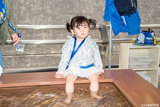 足湯に浸かってうっとり。この後応援できるかな？【明治安田Ｊ２ 第9節 大分vs横浜FC】