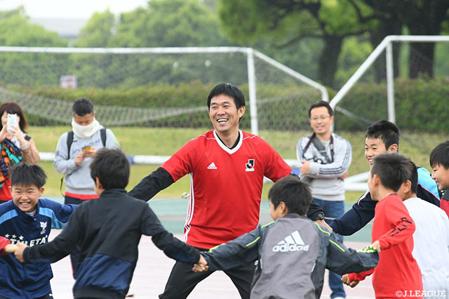 J-OBサッカー教室も大盛り上がり！森保 一さんもこの表情【明治安田Ｊ２ 第9節 熊本vs東京Ｖ】