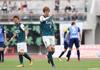 高さを生かし頭で合わせたジョン ガブリエル（相模原）。3戦連発と好調だ【明治安田Ｊ３ 第7節 相模原vs富山】