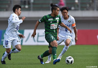 ここまでJ2得点ランキングで2位に位置する田中 パウロ淳一(岐阜)。この日は徳島の徹底したマークに遭い得点を奪うことはできなかった【明治安田J2 第9節 岐阜vs徳島】