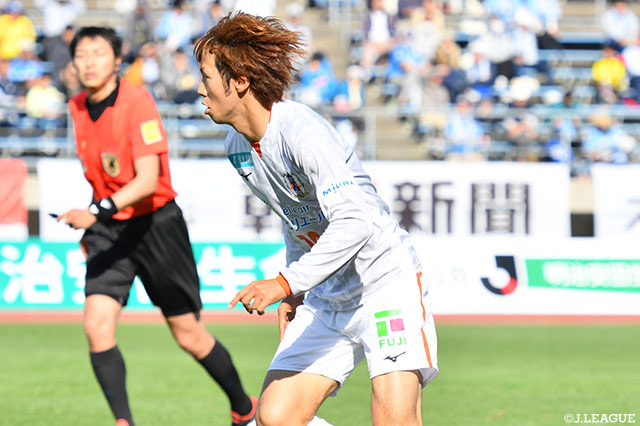 神谷 優太（愛媛）はFKを丁寧にコントロールし、ゴールへ沈めてみせた【明治安田Ｊ２ 第9節 讃岐vs愛媛】