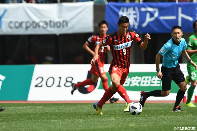 前節ゴールを決めている安 柄俊（熊本）は、2試合連続ゴールを決めるべく猛攻を仕掛けるもゴールネットを揺らすことは出来なかった【明治安田Ｊ２ 第9節 熊本vs東京Ｖ】