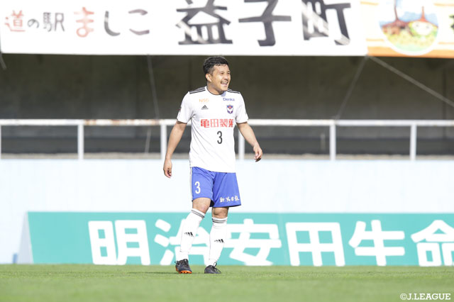 後半ATに安田 理大が強烈なシュートを叩き込み新潟が1点を返した【明治安田Ｊ２ 第9節 栃木vs新潟】