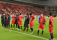 ホームでの試合に敗れ、落胆する選手たち。引き分け以上で首位通過が決まっただけに悔やまれる結果となった【ACL GS MD6 鹿島vs水原三星】