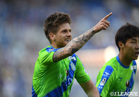 今季ここまで無得点だったアレン　ステバノヴィッチ（湘南）だが、この日は2ゴールを奪う活躍を披露【明治安田Ｊ１ 第9節 横浜FMvs湘南】