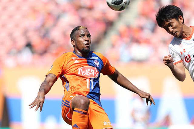 同点に追いつきたい新潟は、ターレスが積極的に狙うがなかなか決められない【明治安田Ｊ２ 第10節 新潟vs大宮】