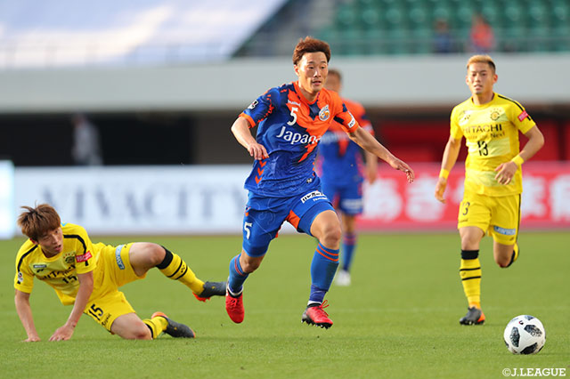 体を張った守備で柏の攻撃を無失点に防いだ田上 大地（長崎）【明治安田Ｊ１ 第9節 長崎vs柏】